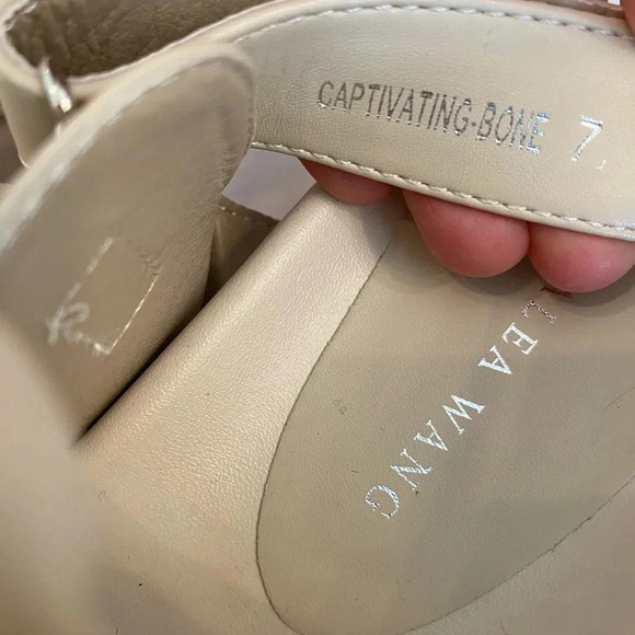 Azalea Wang Womens Captivating Bone Sandals Size 7 Open Toe - Picture 7 of 8